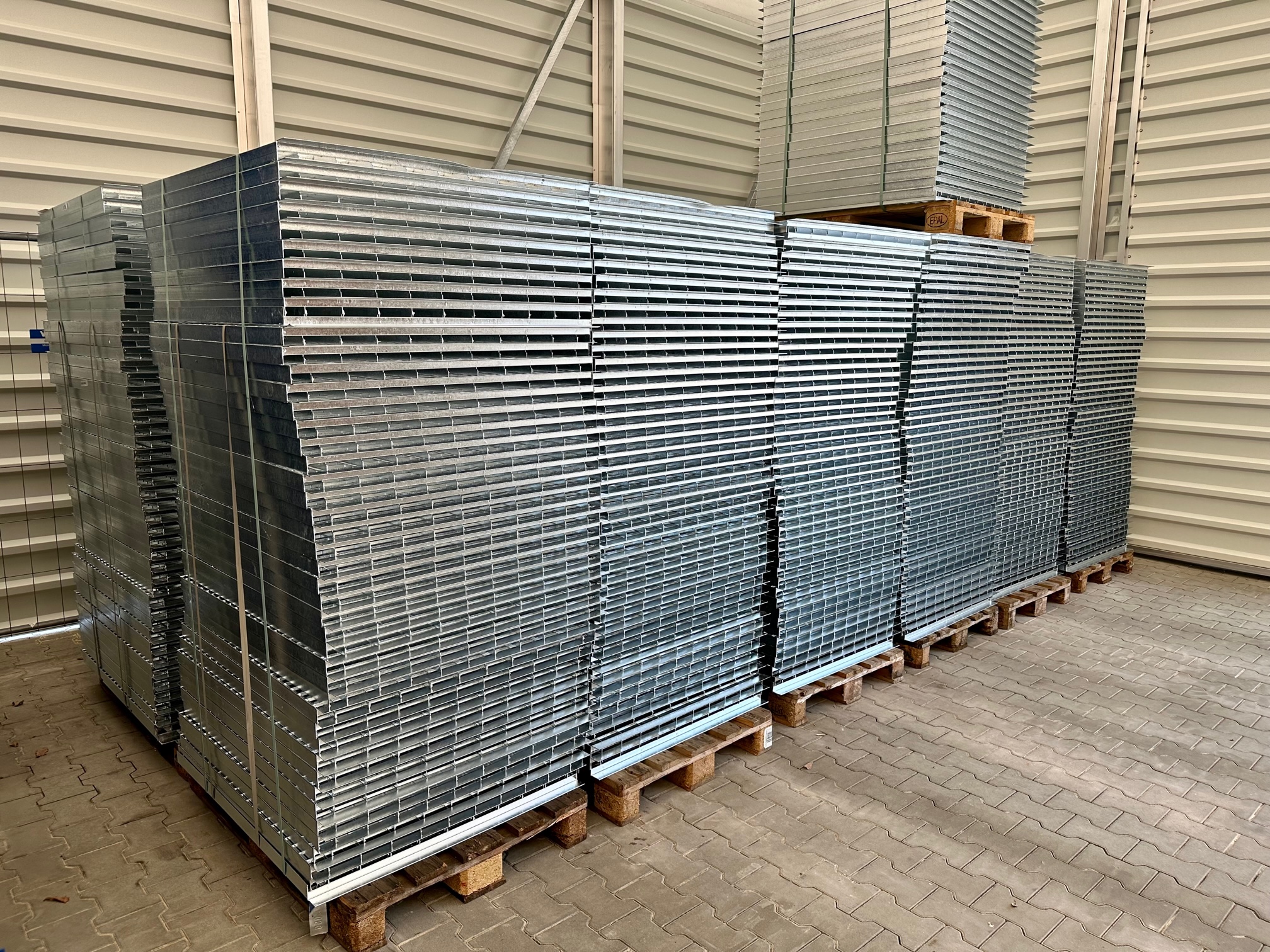 Gitterroste 360 x 110 cm – für Palettenregale – feuerverzinkt – 1000 kg Traglast – NEUWARE