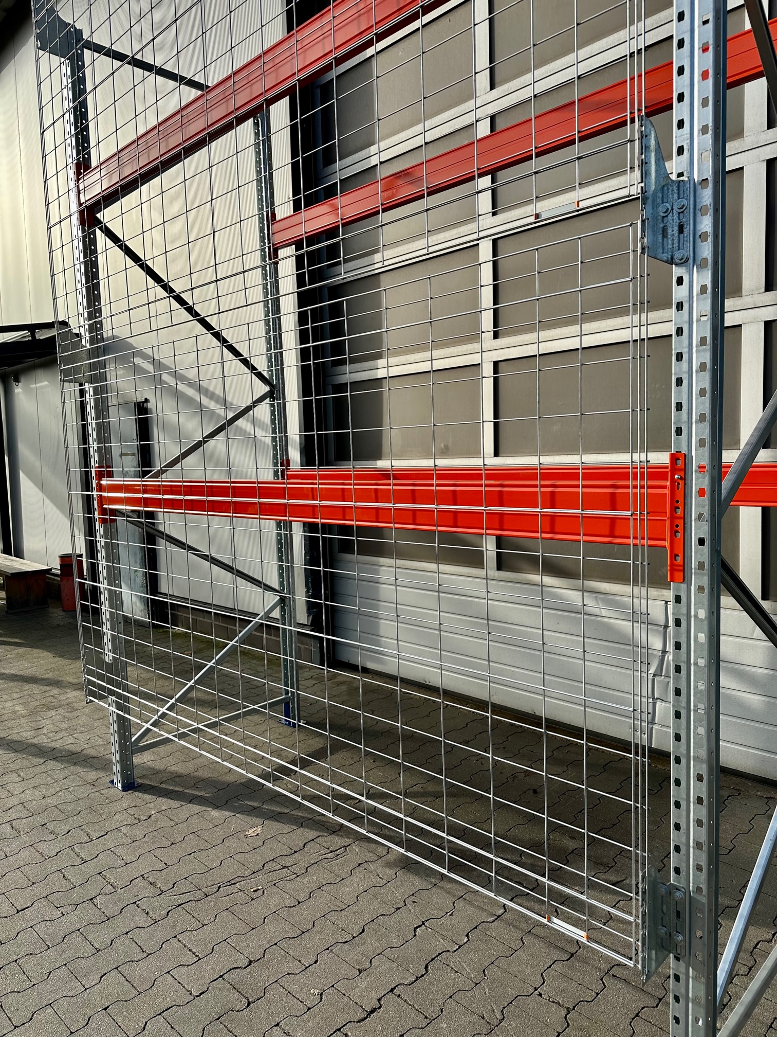 Rückwandgitter 270 x 150 cm – für Palettenregale – inkl. Halter – NEUWARE