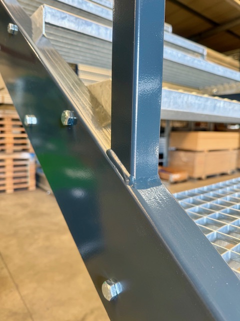 Stahltreppe für Lagerbühne mit Geländer beidseitig , Oberkante 3m , Stahltreppe Treppe Industrietreppe