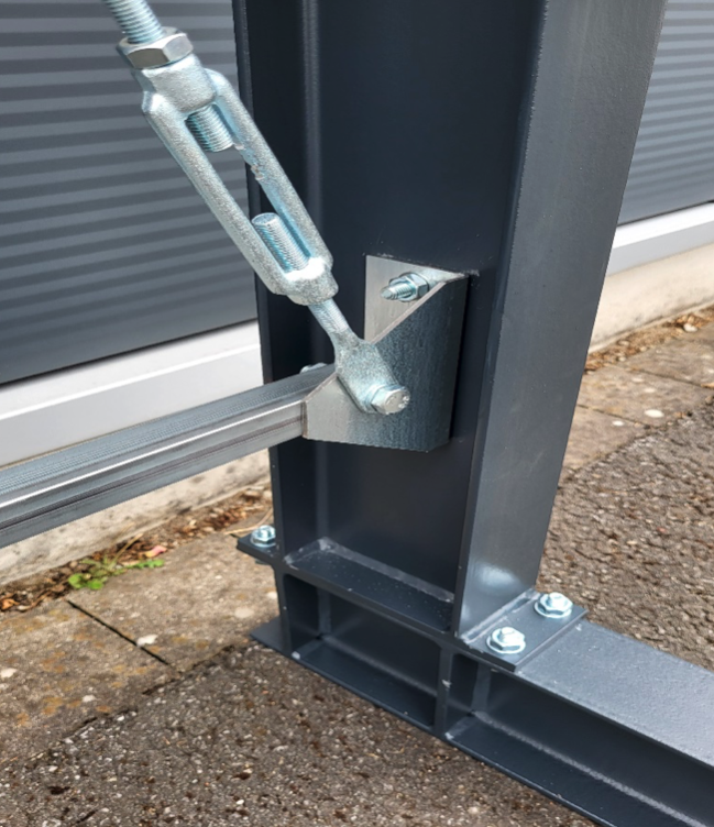 Kragarmregal einseitig 3,84 m – 255 cm | 80 cm Nutztiefe | 500 kg pro Arm | BLT