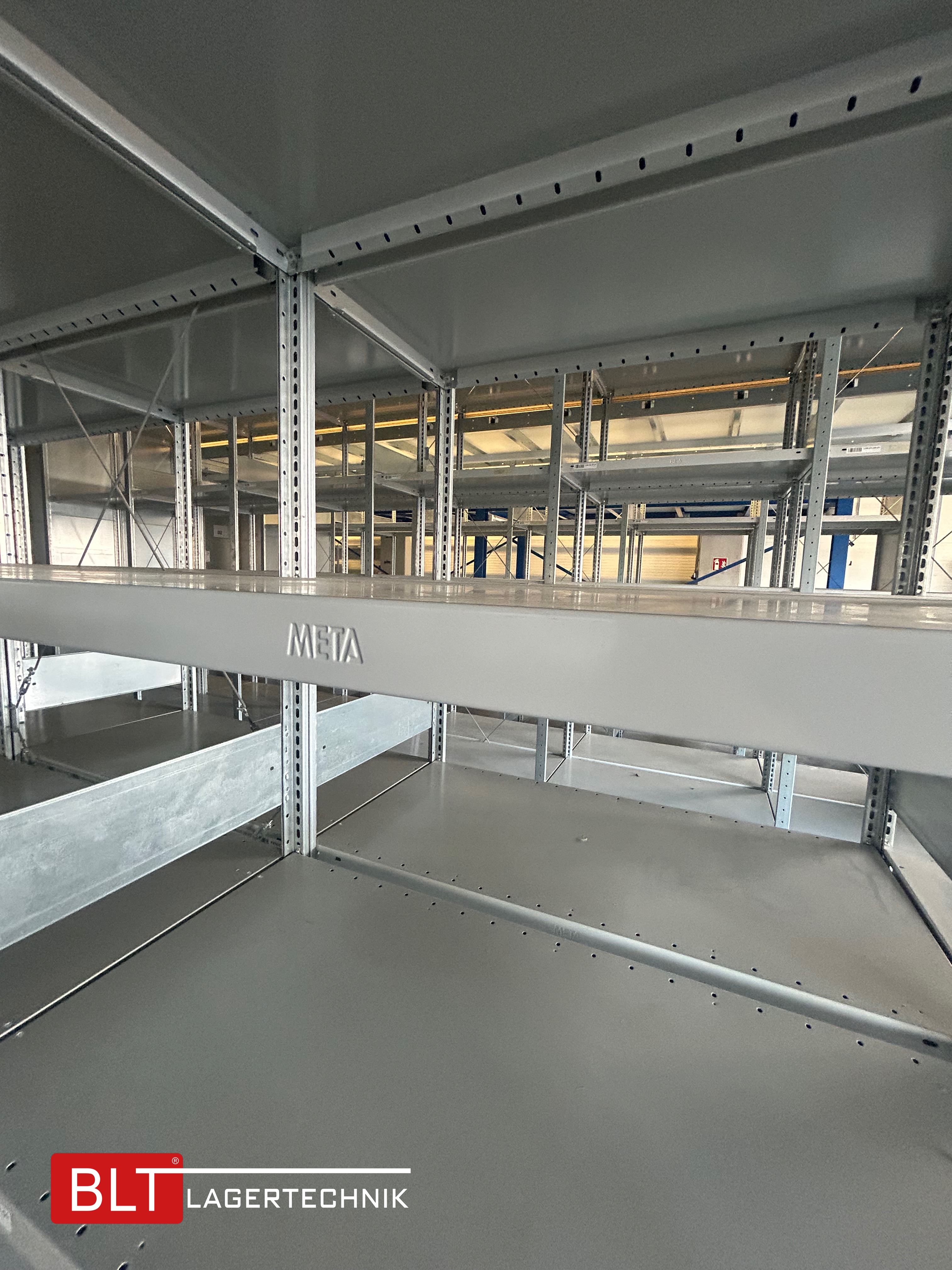 Fachbodenregal Geschossanlage 2 Ebenen META | ca. 20 x 14 m | 500 kg/m² Belastung