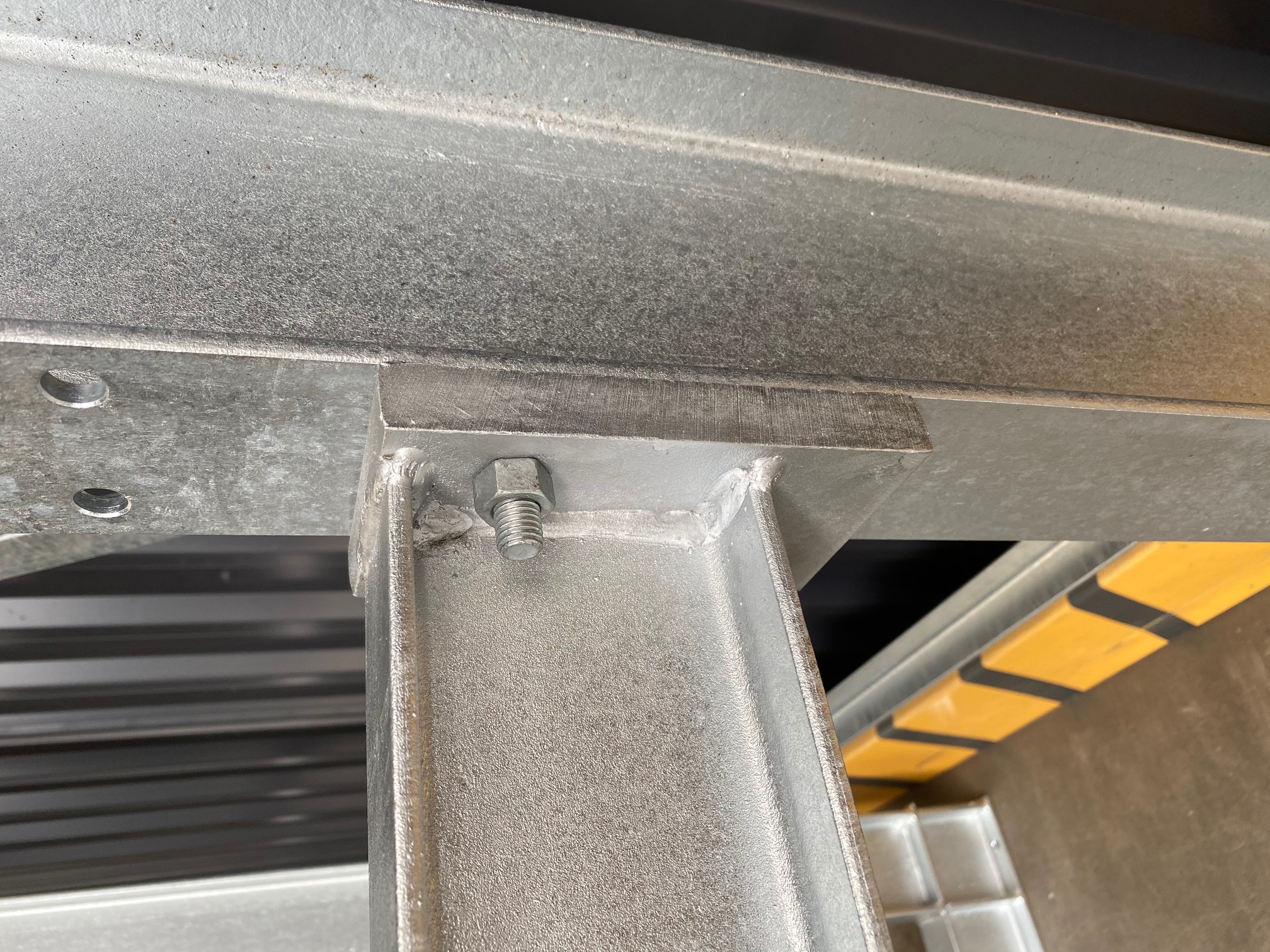 Kragarmregal – 4,03 lfm | Höhe 426 cm | Tiefe 137 cm | 4 Ebenen | 900 kg/Arm | Feuerverzinkt | BLT Kragarmregal Neuware Kragarmregal – 4,03 lfm | Höhe 426 cm | Tiefe 137 cm | 4 Ebenen | 900 kg/Arm | Feuerverzinkt | BLT Kragarmregal Neuware