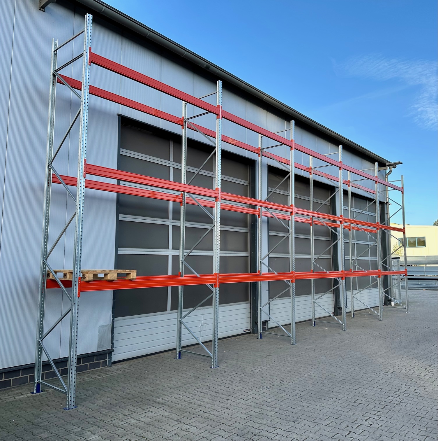 Palettenregal – ca. 19,60 lfm | Höhe 550 cm | Boden + 3 | 3000 kg Fachlast Palettenregal – ca. 19,60 lfm | Höhe 550 cm | Boden + 3 | 3000 kg Fachlast