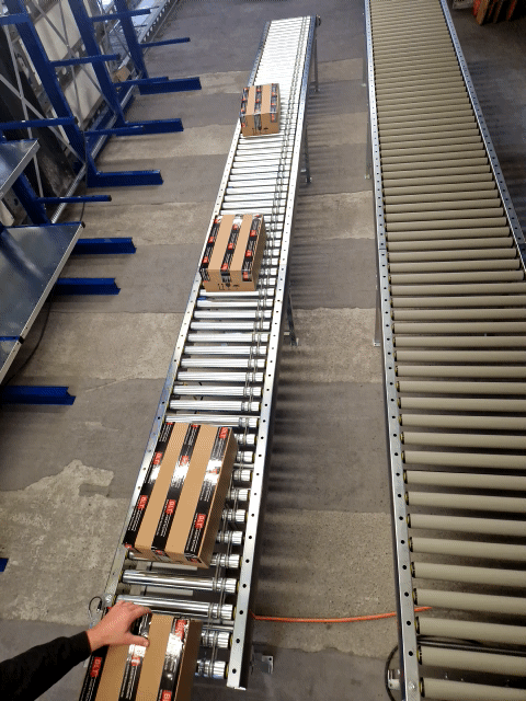 Angetriebene Rollenbahn 23,04 m steckerfertig – Plug-and-Play NB520 | Staudrucklos & energieeffizient