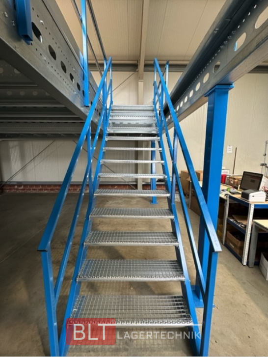 Lagerbühne 5x5 m – Unterkante 2,5 m | 500 kg/m² Traglast | Inkl. Treppe & Doppelflügeltür