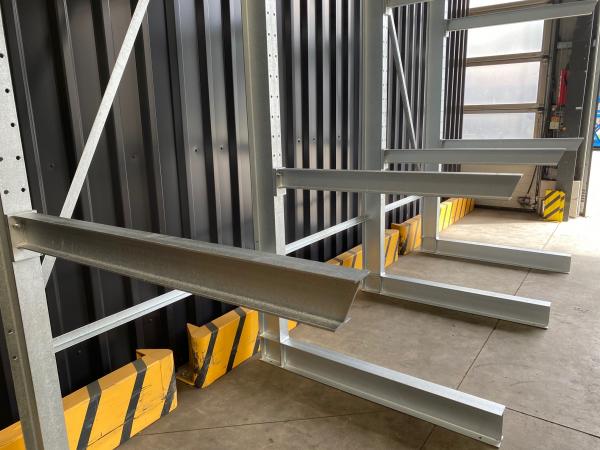 Kragarmregal – 4,02 lfm | Höhe 416 cm | Tiefe 137 cm | 4 Ebenen | 750 kg/Arm | Feuerverzinkt | BLT Kragarmregal Neuware