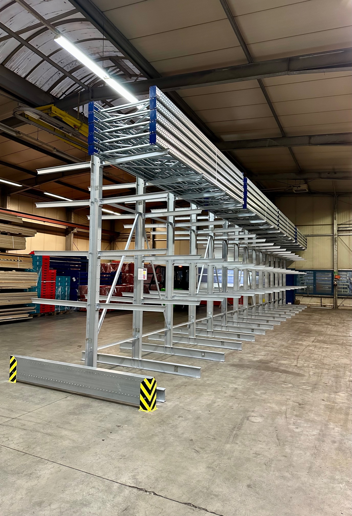 Kragarmregal Doppelseitig – 18,45 lfm | Höhe 400 cm | Tiefe 256 cm | 5 Ebenen | 500 kg/Arm | Feuerverzinkt | BLT Kragarmregal Neuware