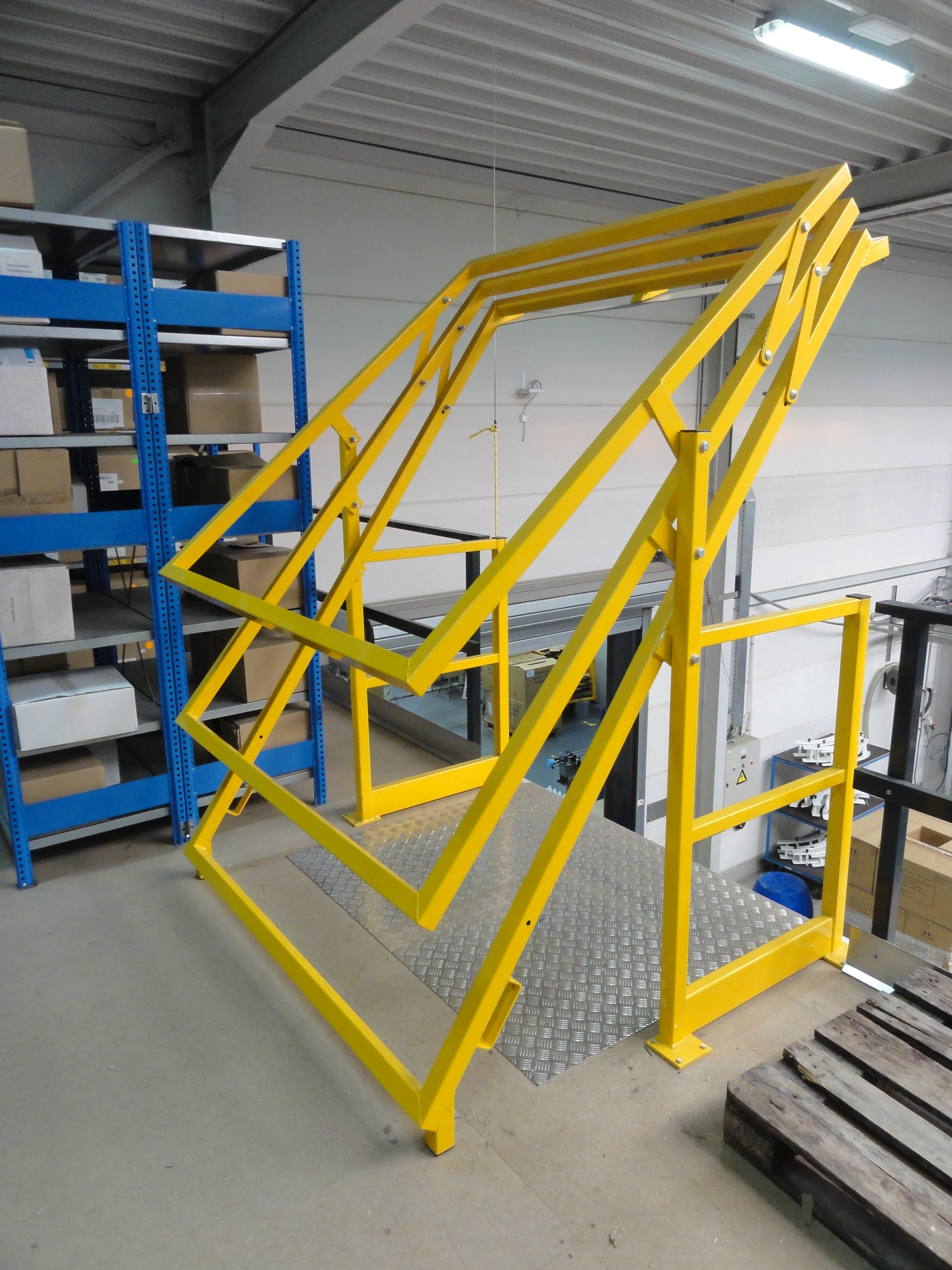 Lagerbühne 10x15 m – Unterkante 3,00 m | 500 kg/m² | Systembühne aus Stahl