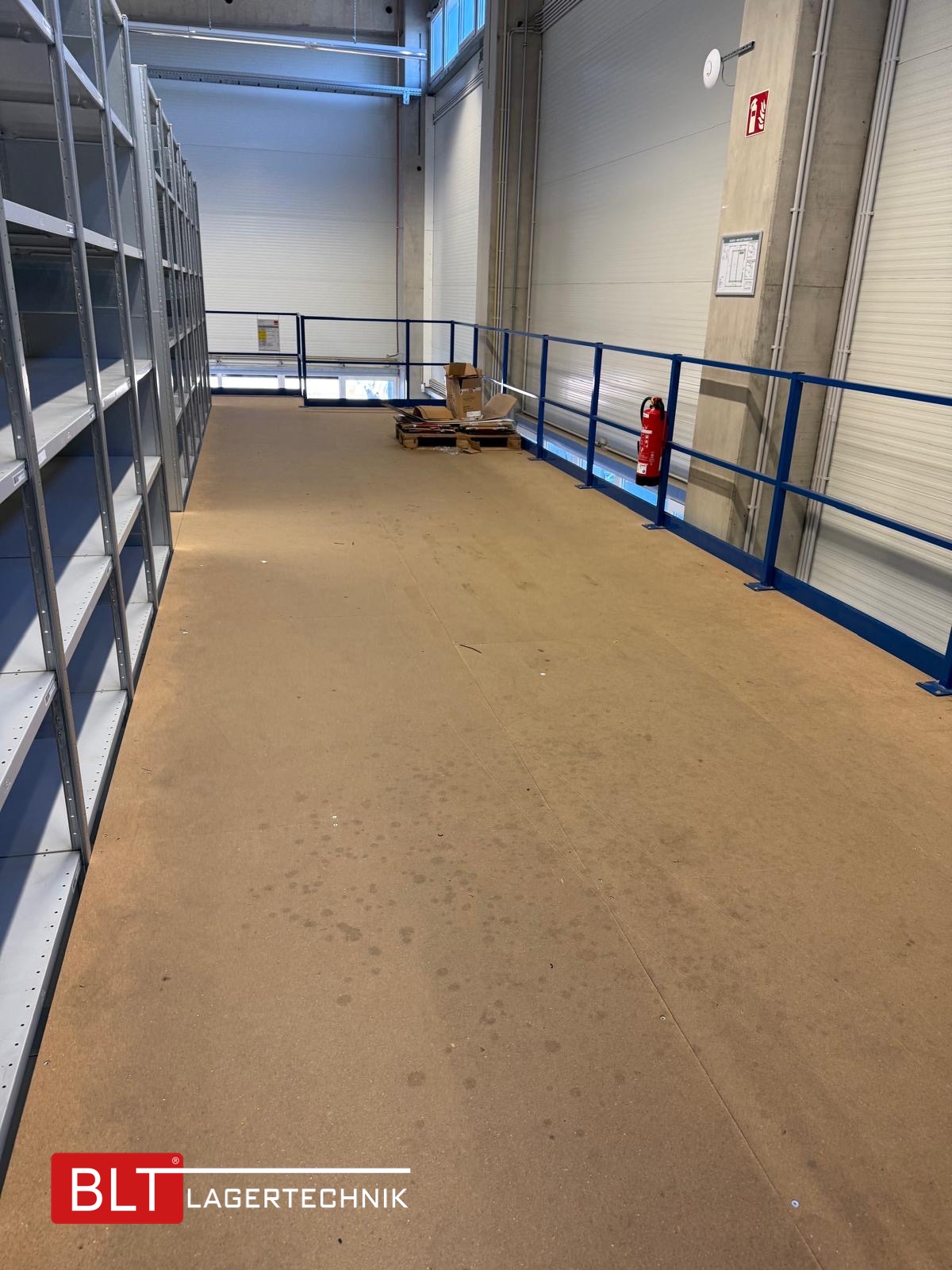 Fachbodenregal Geschossanlage 2 Ebenen META | ca. 20 x 14 m | 500 kg/m² Belastung