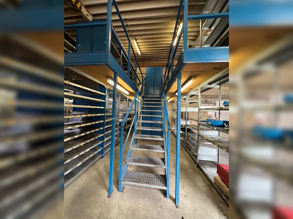 META Fachboden-Geschossanlage / Lagerbühne – ca. 11,30 x 5,40 m | 2-geschossig | ca. 450 Fachböden | gebraucht