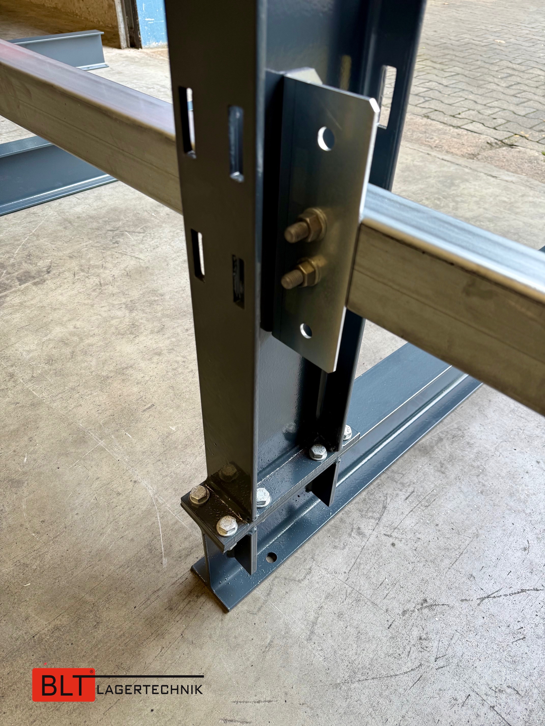 Kragarmregal – 4,00 lfm | Höhe 400 cm | Tiefe 148 cm | 4 Ebenen | 650 kg/Arm | Langgutregal Neuware