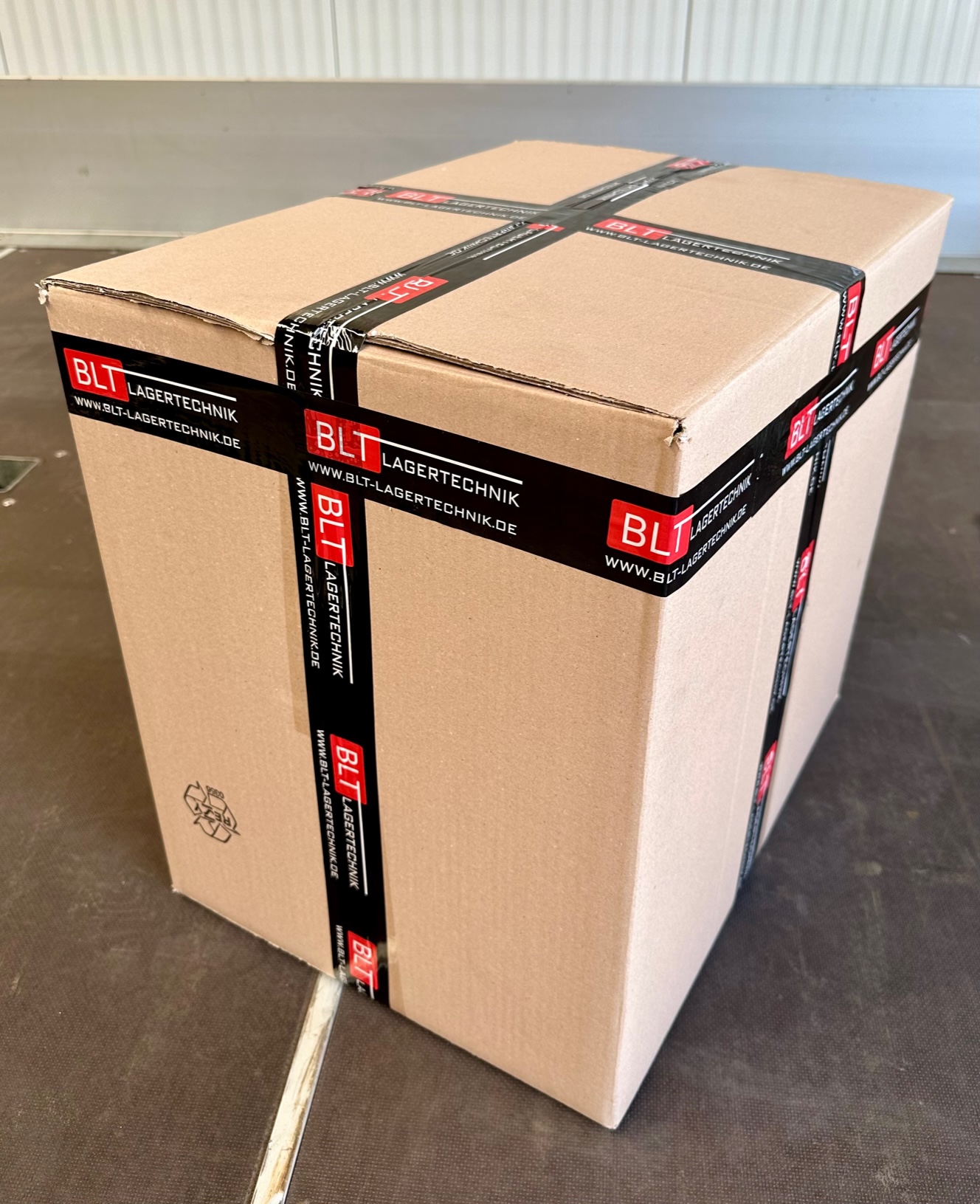 12 Regalkästen 500B – 500 × 183 × 81 mm – rot – stapelbar – lebensmittelecht – inkl. Versand – Made in Germany