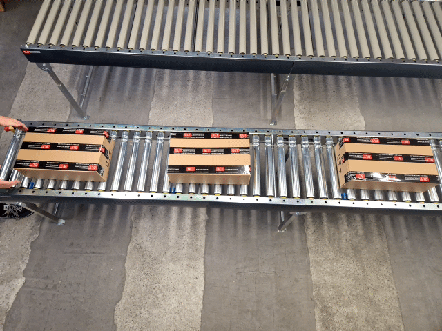 Angetriebene Rollenbahn 19,20 m steckerfertig – Plug-and-Play NB530 | Staudrucklos & energieeffizient