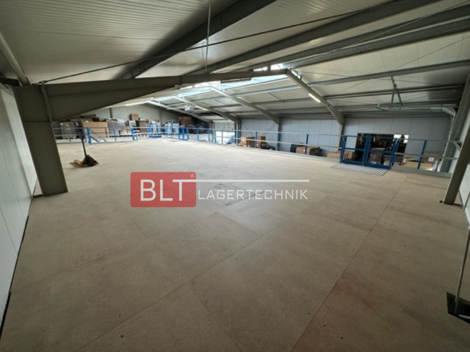 Lagerbühne 5x5 m – Unterkante 2,5 m | 500 kg/m² Traglast | Inkl. Treppe & Doppelflügeltür