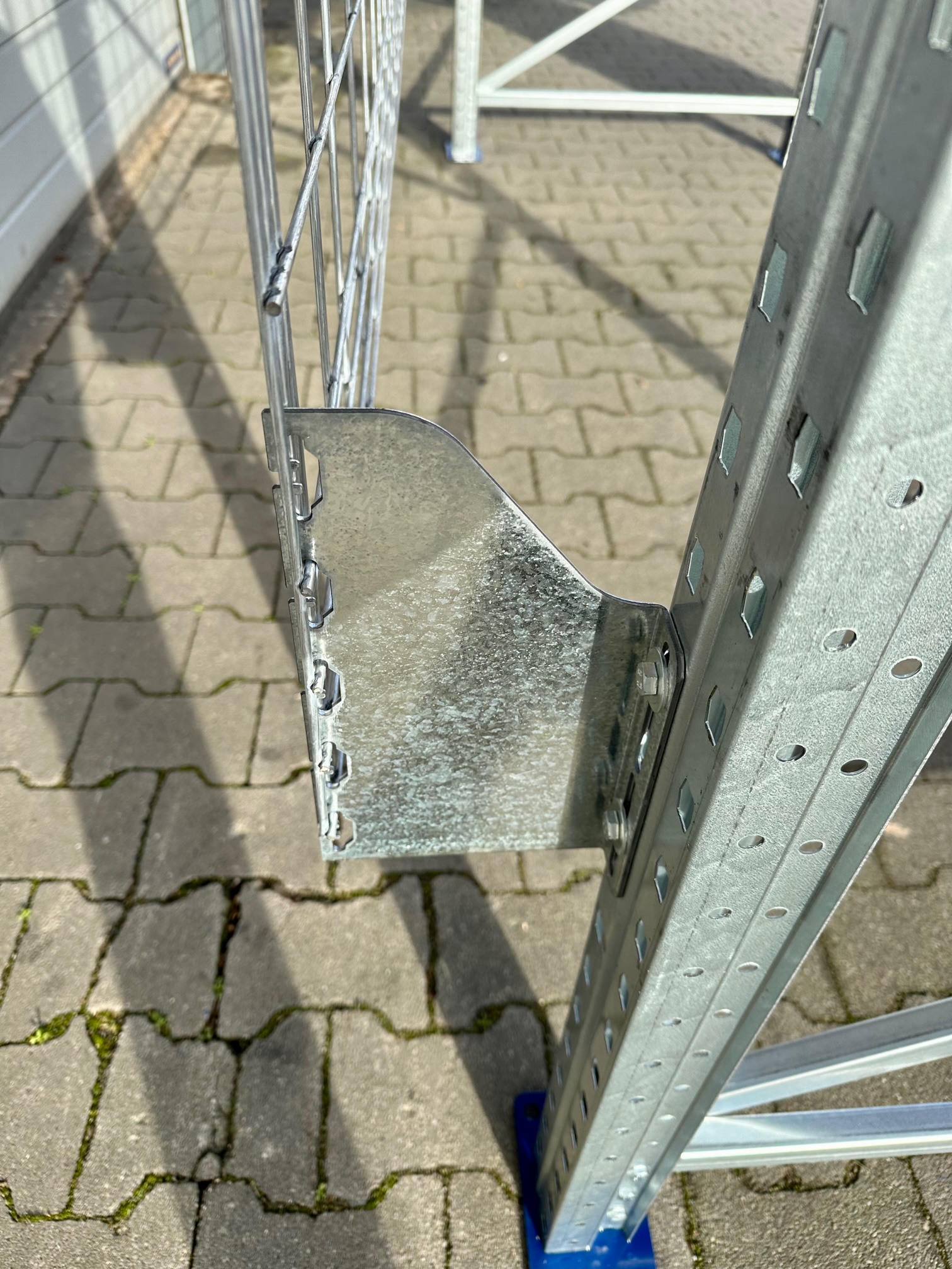 Rückwandgitter 270 x 150 cm – für Palettenregale – inkl. Halter – NEUWARE