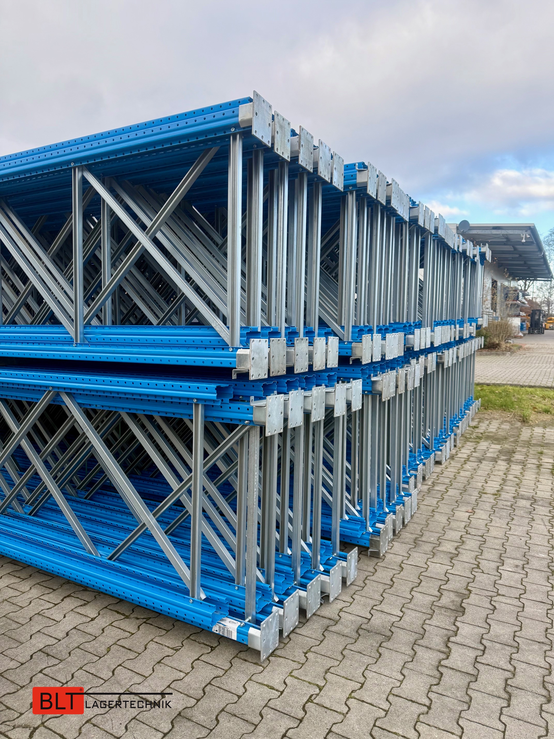 ca. 14,40 lfm STOW, H: 6,20m, 60 Palettenplätze Fachlast: 3000 kg, Palettenregale