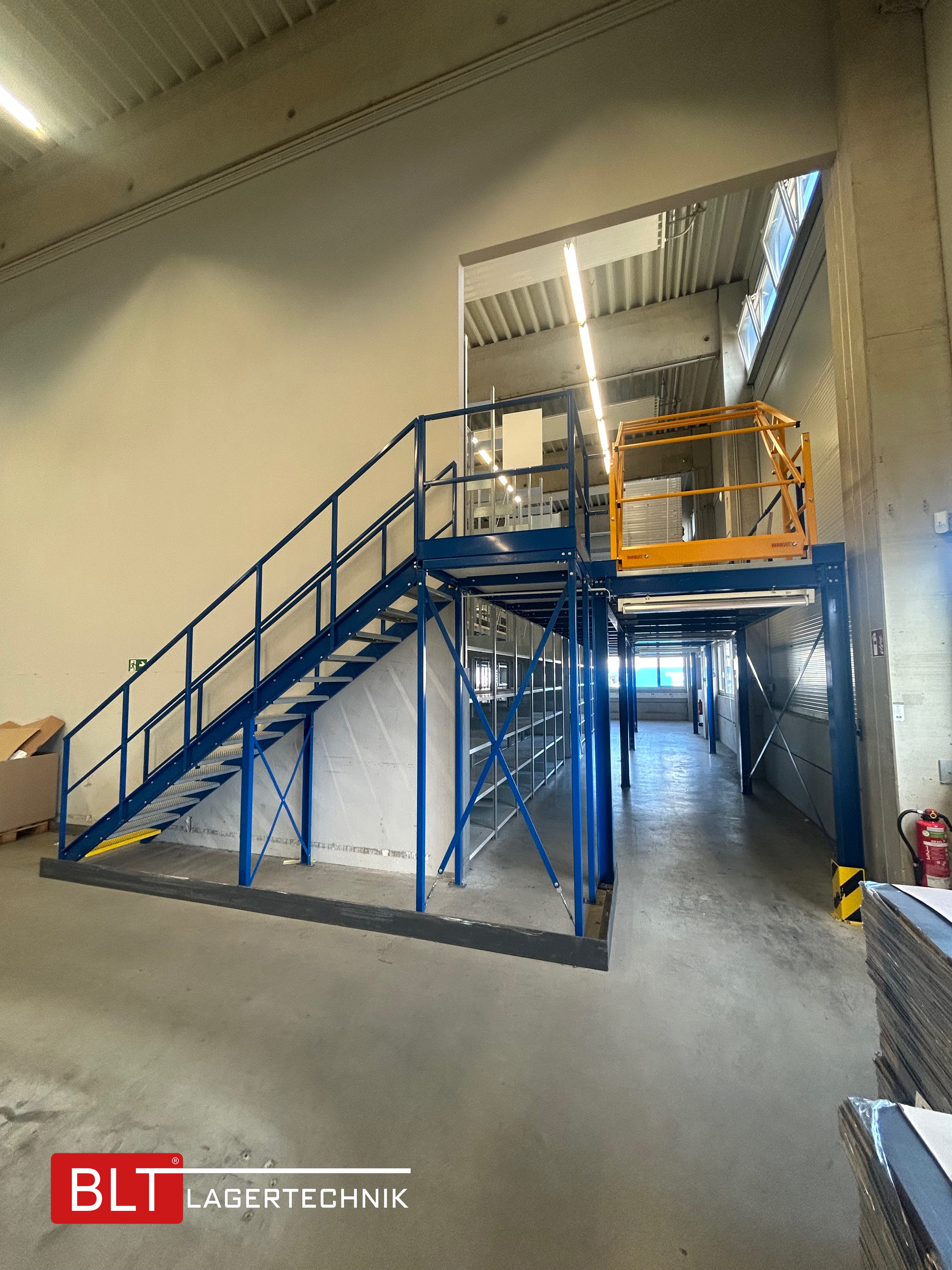 Fachbodenregal Geschossanlage 2 Ebenen META | ca. 20 x 14 m | 500 kg/m² Belastung
