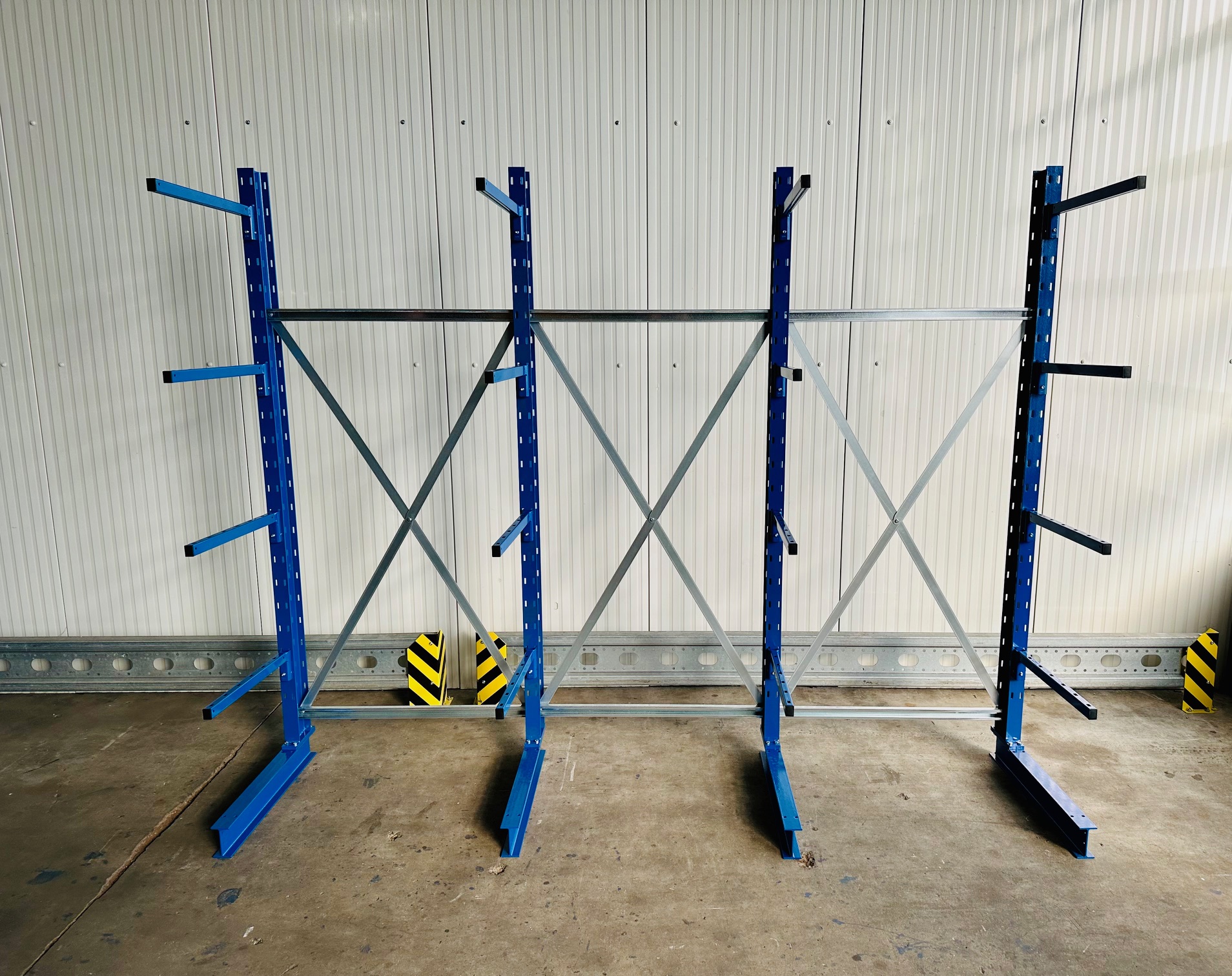 Kragarmregal – 3,15 lfm | Höhe 250 cm | Tiefe 81 cm | 5 Ebenen | 140 kg/Arm | META Multistrong