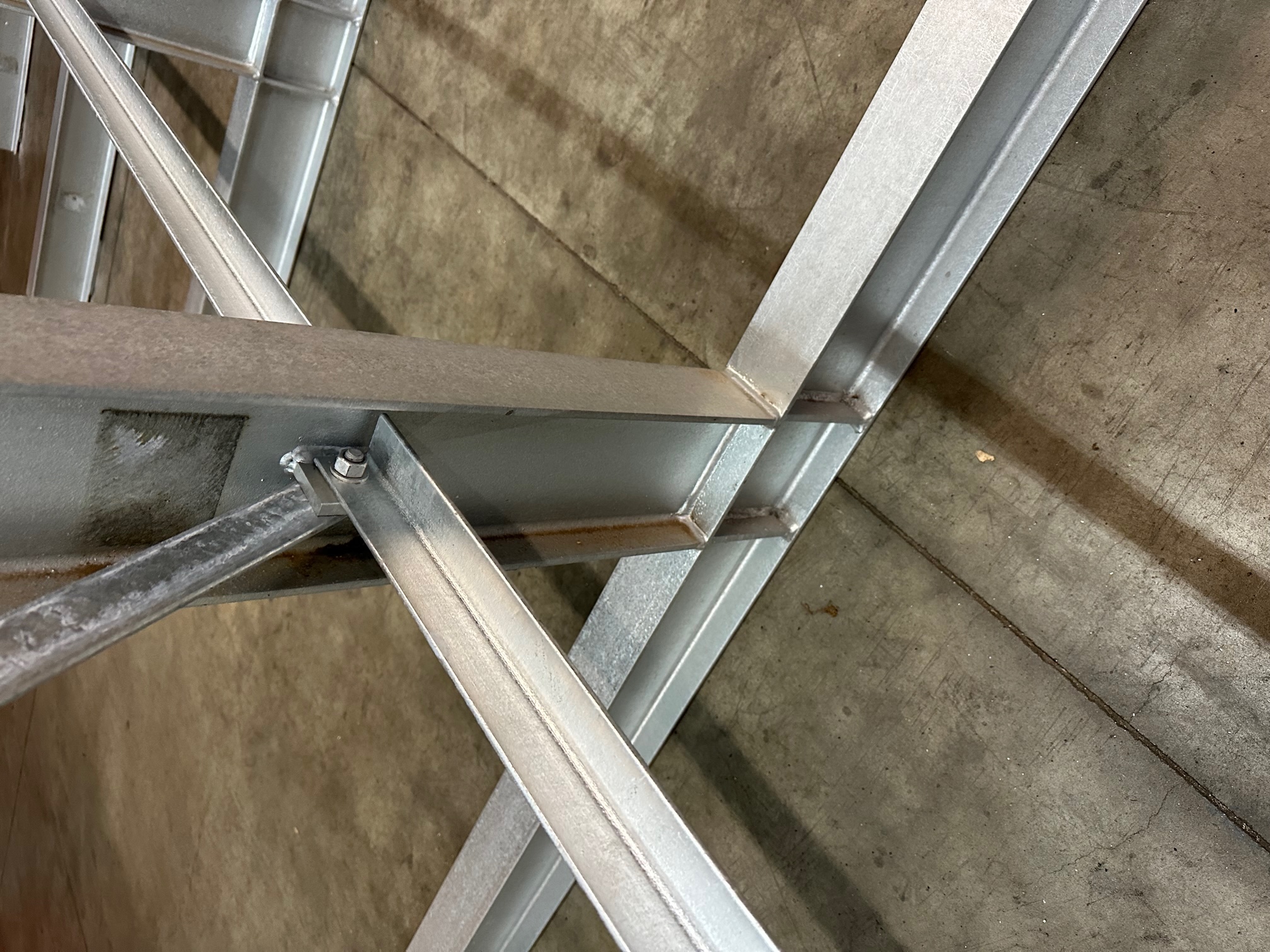 Kragarmregal Doppelseitig – 18,45 lfm | Höhe 400 cm | Tiefe 256 cm | 5 Ebenen | 500 kg/Arm | Feuerverzinkt | BLT Kragarmregal Neuware