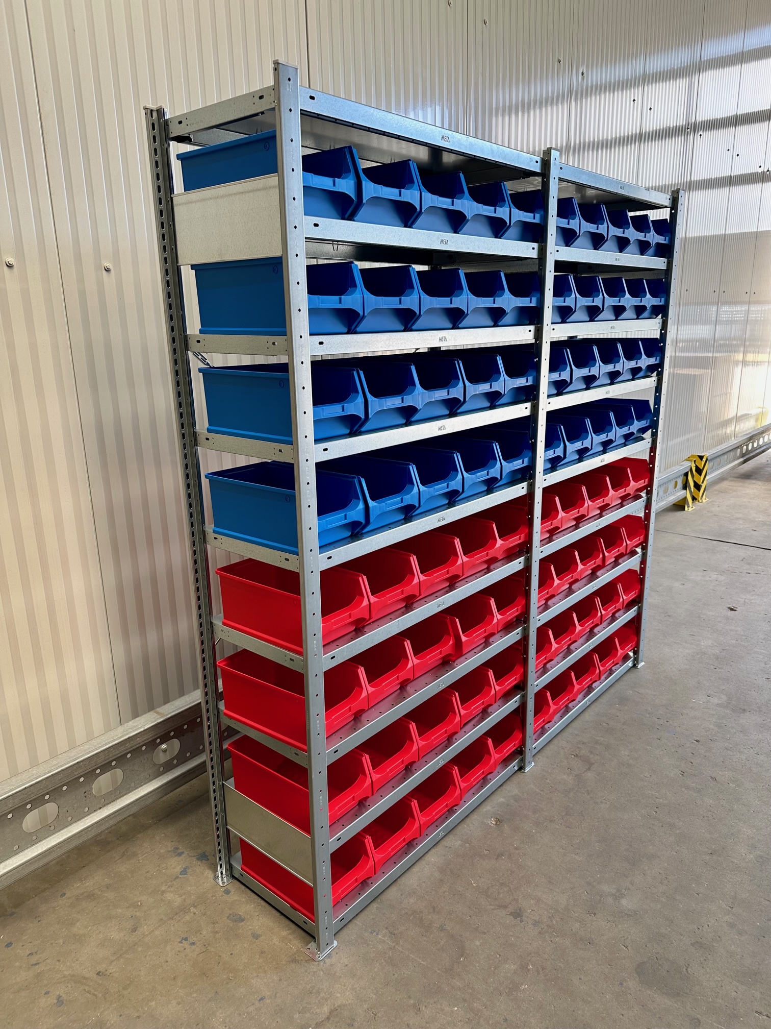 Fachbodenregal META CLIP 2,06 lfm 200 cm hoch 40 cm tief mit 80 Sichtlagerkästen Fachbodenregal META CLIP 2,06 lfm 200 cm hoch 40 cm tief mit 80 Sichtlagerkästen