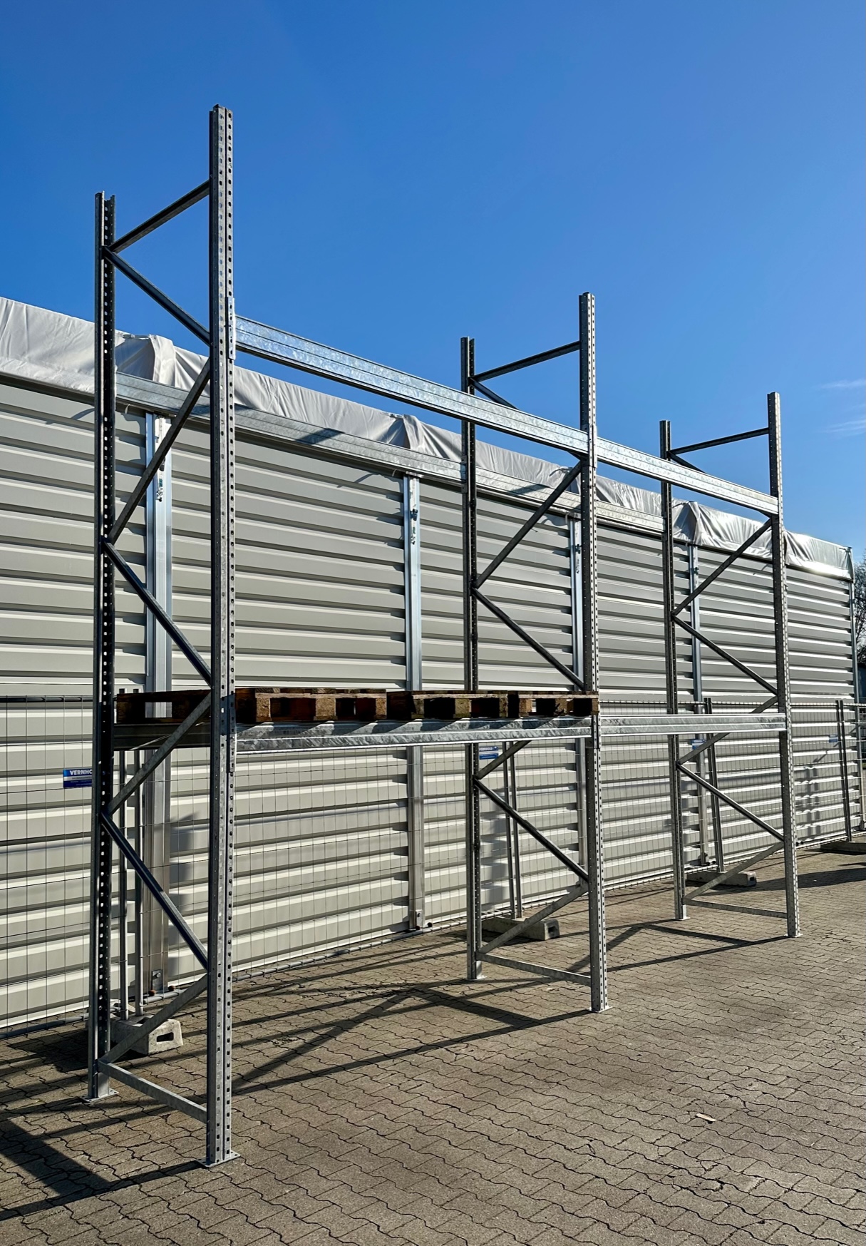 Palettenregal feuerverzinkt – ca. 5,70 lfm | Höhe 450 cm | Boden + 2 | 3000 kg Fachlast | wetterfestes Schwerlastregal