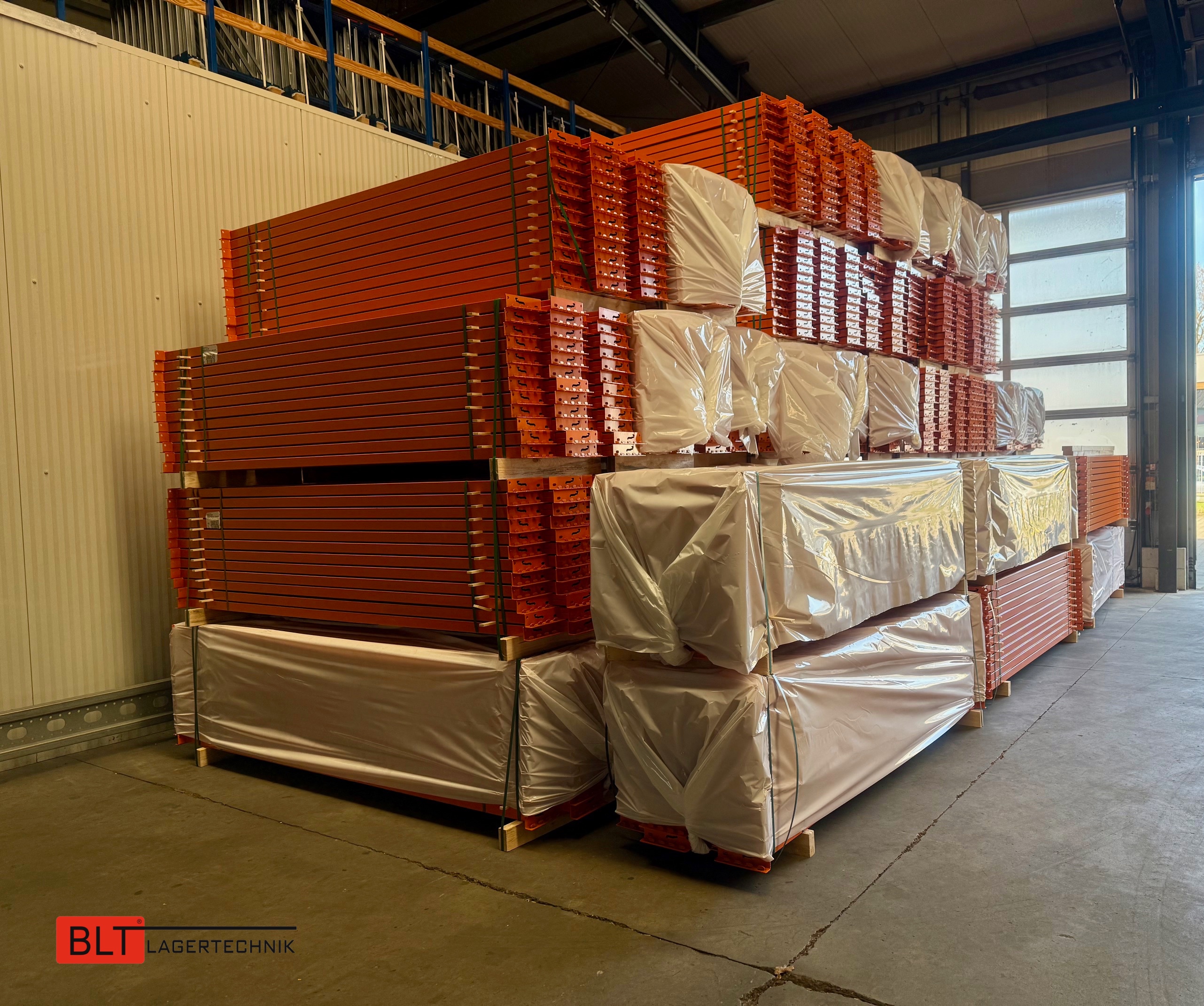 ca. 14,40 lfm STOW, H: 6,20m, 60 Palettenplätze Fachlast: 3000 kg, Palettenregale