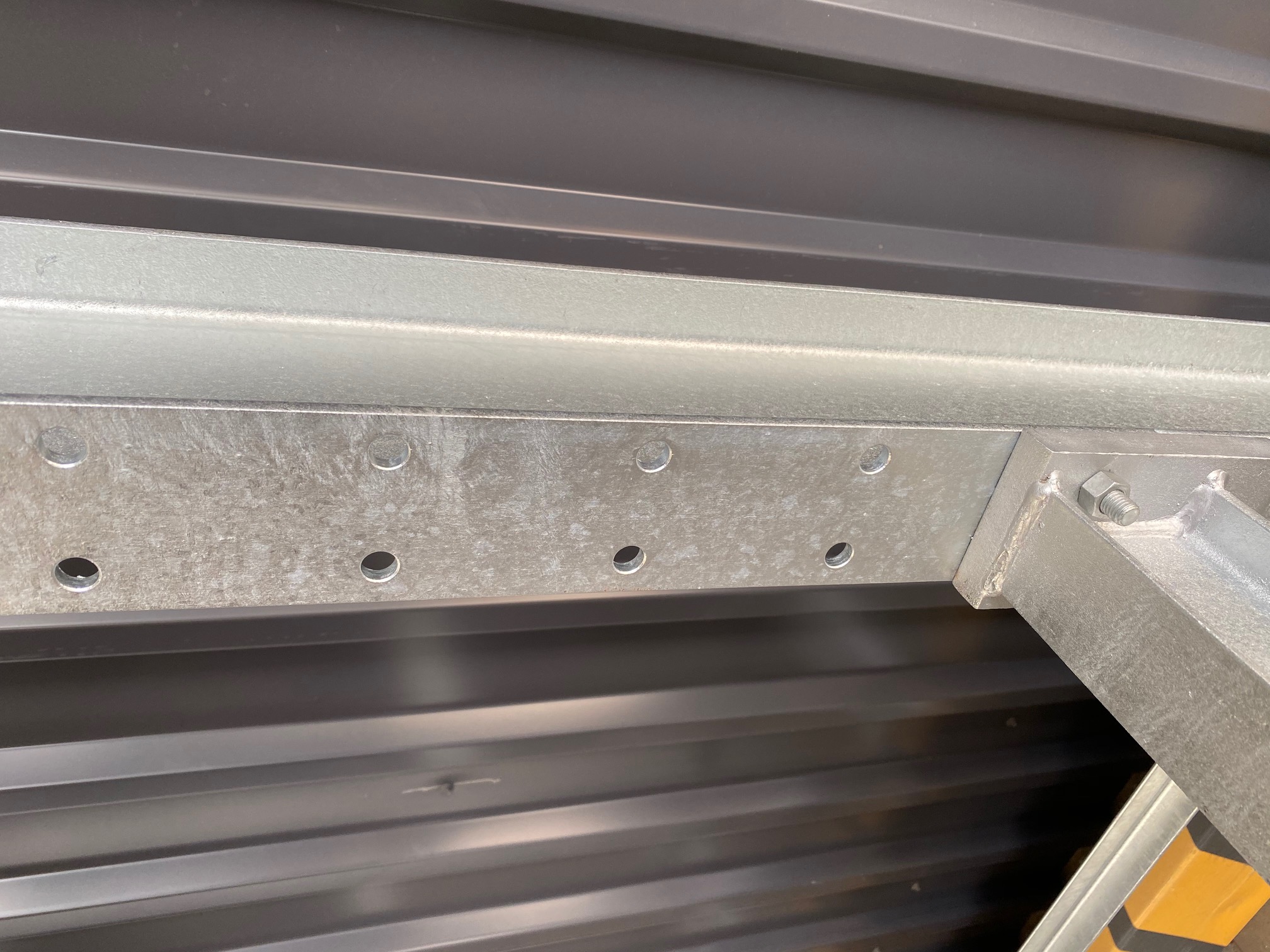 Kragarmregal – 4,03 lfm | Höhe 426 cm | Tiefe 137 cm | 4 Ebenen | 900 kg/Arm | Feuerverzinkt | BLT Kragarmregal Neuware Kragarmregal – 4,03 lfm | Höhe 426 cm | Tiefe 137 cm | 4 Ebenen | 900 kg/Arm | Feuerverzinkt | BLT Kragarmregal Neuware