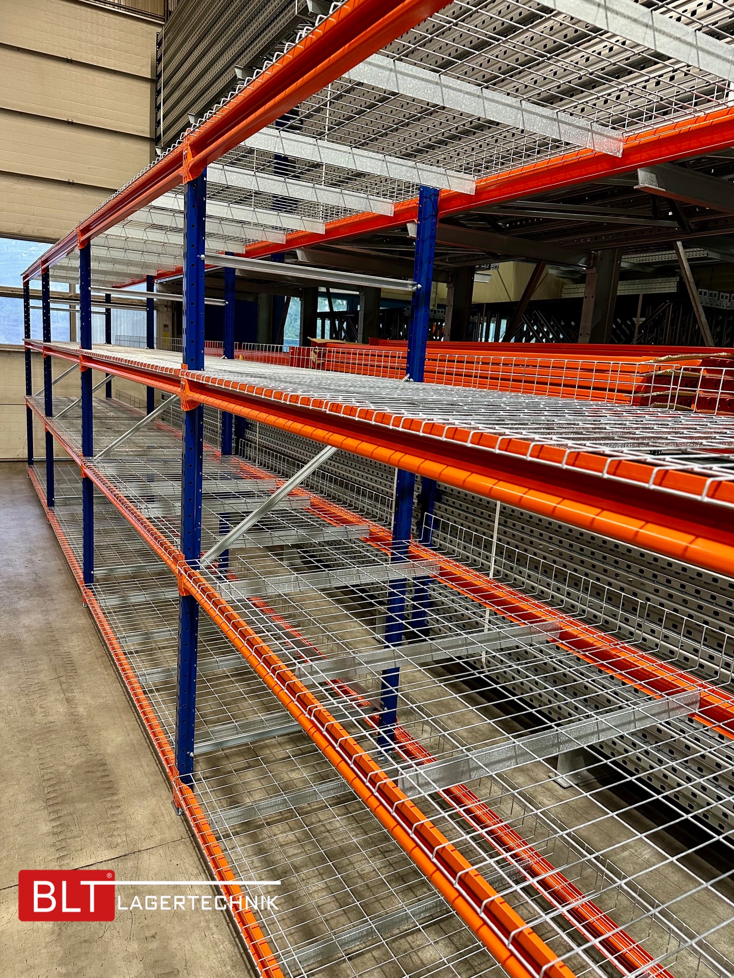 Weitspannregal – ca. 7,65 lfm | Höhe 200 cm | Tiefe 80 cm | 4 Ebenen | 300 kg Fachlast | Gitterauflagen verzinkt