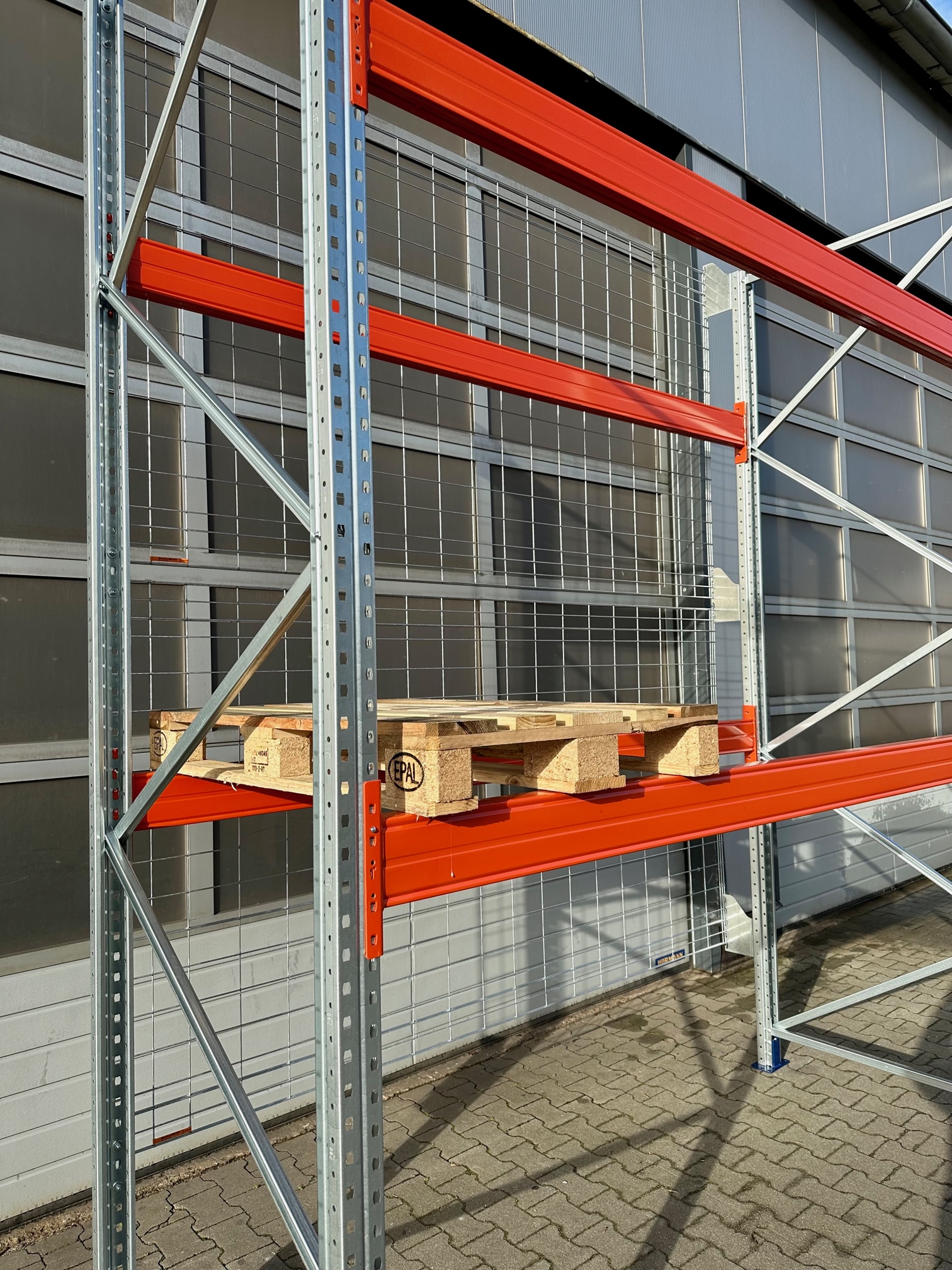 Rückwandgitter 270 x 150 cm – für Palettenregale – inkl. Halter – NEUWARE