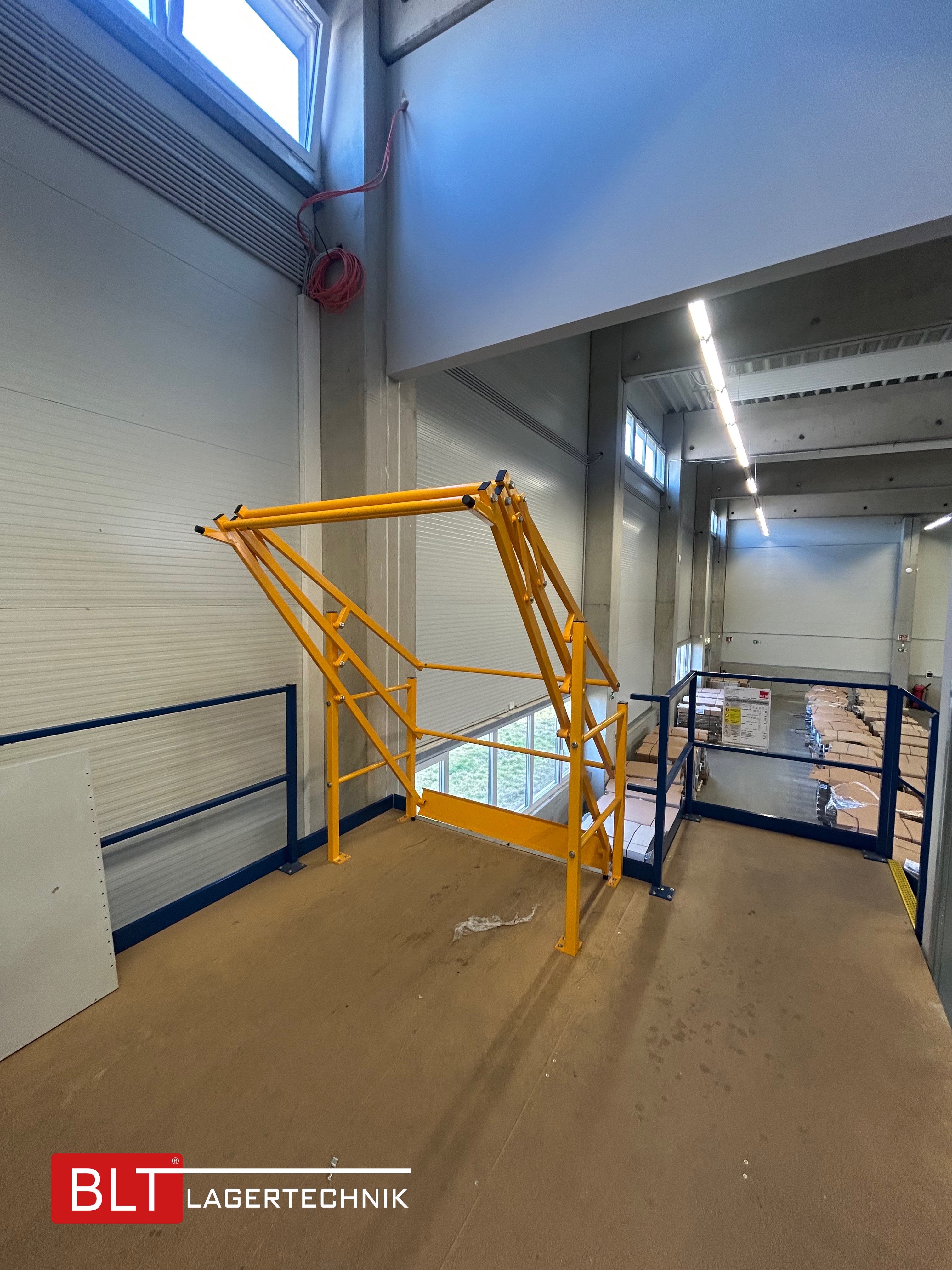 Fachbodenregal Geschossanlage 2 Ebenen META | ca. 20 x 14 m | 500 kg/m² Belastung