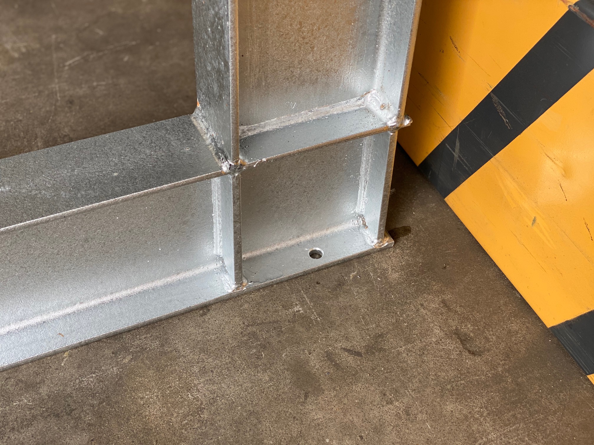 Kragarmregal – 4,03 lfm | Höhe 426 cm | Tiefe 137 cm | 4 Ebenen | 900 kg/Arm | Feuerverzinkt | BLT Kragarmregal Neuware Kragarmregal – 4,03 lfm | Höhe 426 cm | Tiefe 137 cm | 4 Ebenen | 900 kg/Arm | Feuerverzinkt | BLT Kragarmregal Neuware