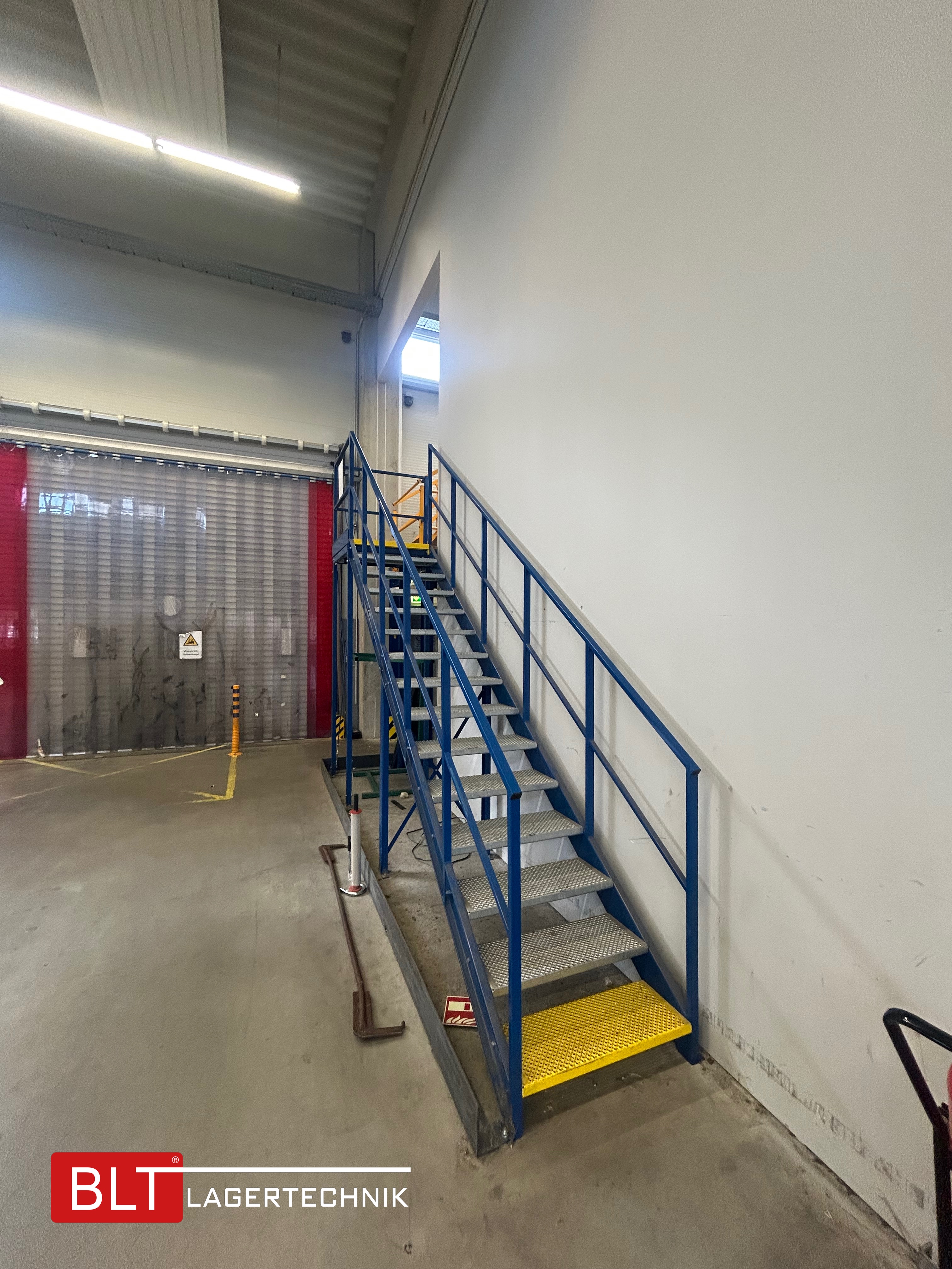 Fachbodenregal Geschossanlage 2 Ebenen META | ca. 20 x 14 m | 500 kg/m² Belastung