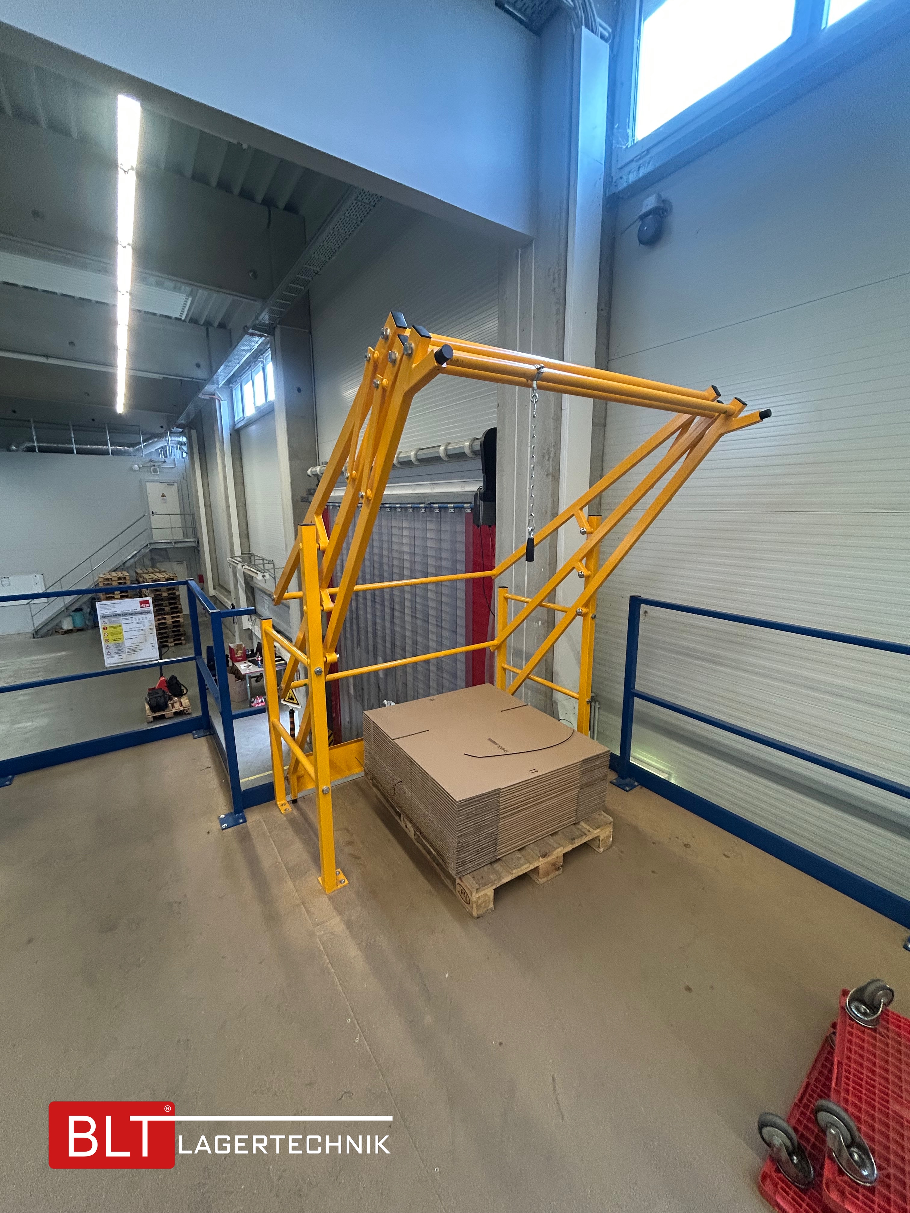 Fachbodenregal Geschossanlage 2 Ebenen META | ca. 20 x 14 m | 500 kg/m² Belastung