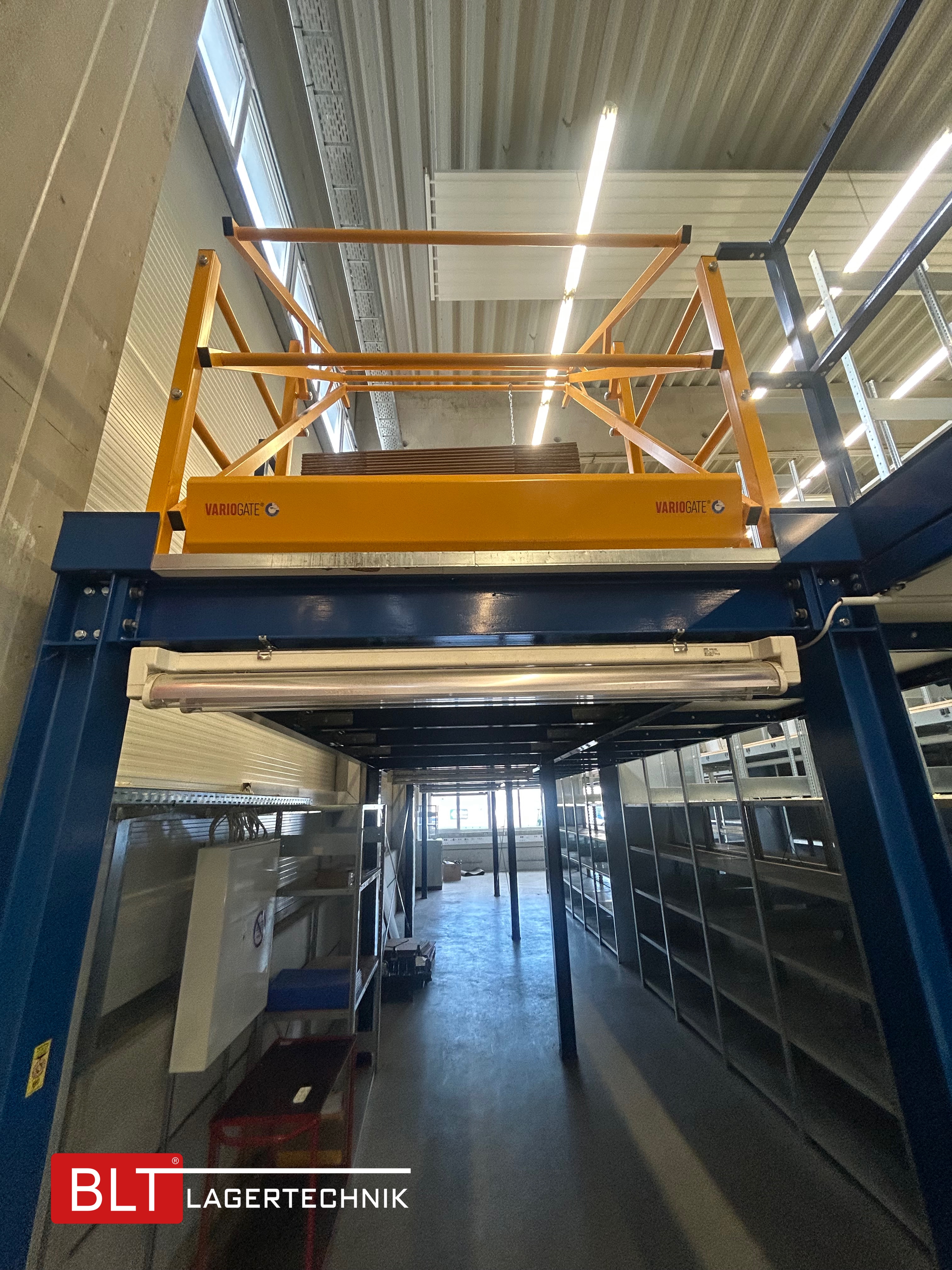 Fachbodenregal Geschossanlage 2 Ebenen META | ca. 20 x 14 m | 500 kg/m² Belastung