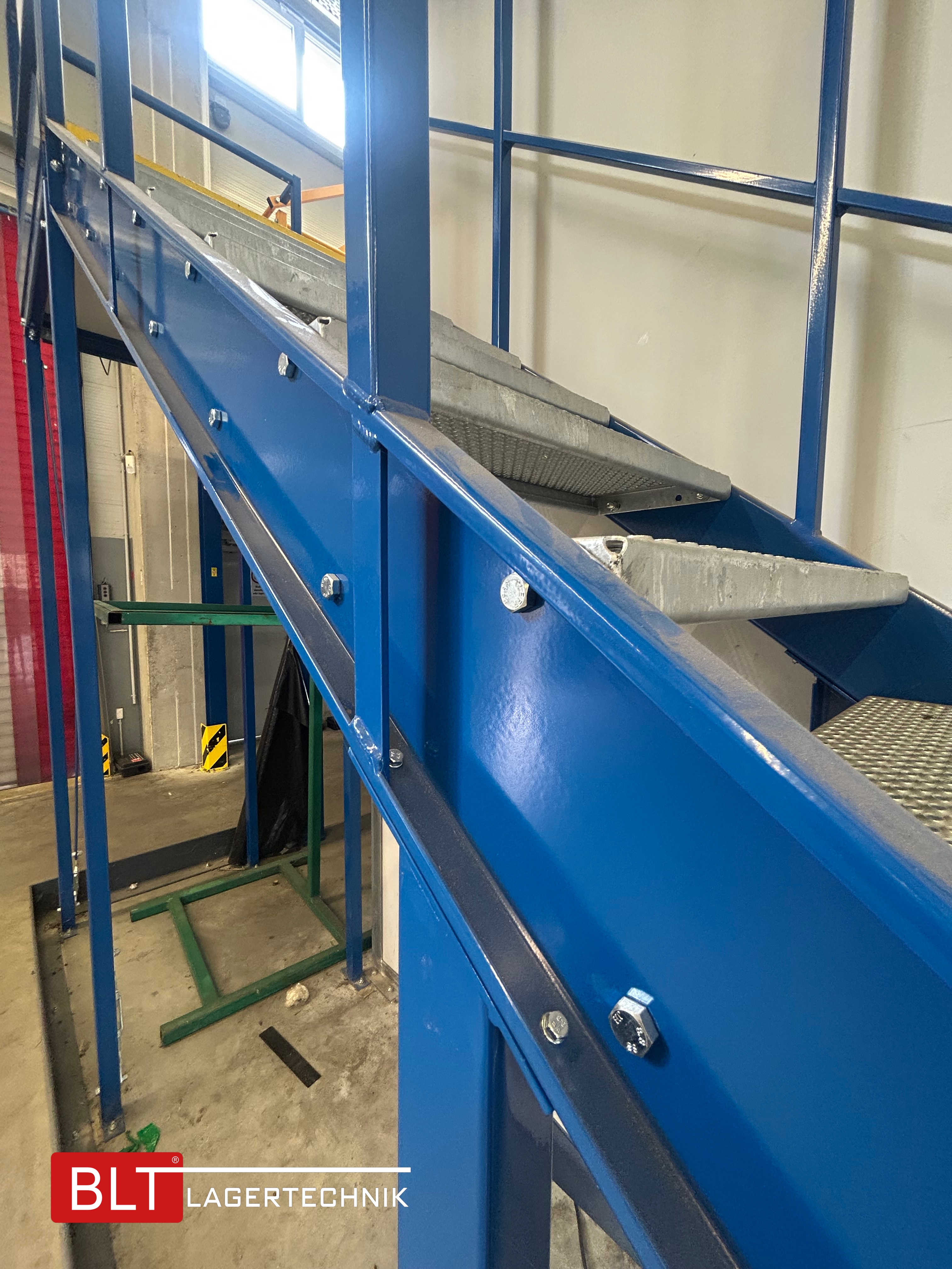 Fachbodenregal Geschossanlage 2 Ebenen META | ca. 20 x 14 m | 500 kg/m² Belastung