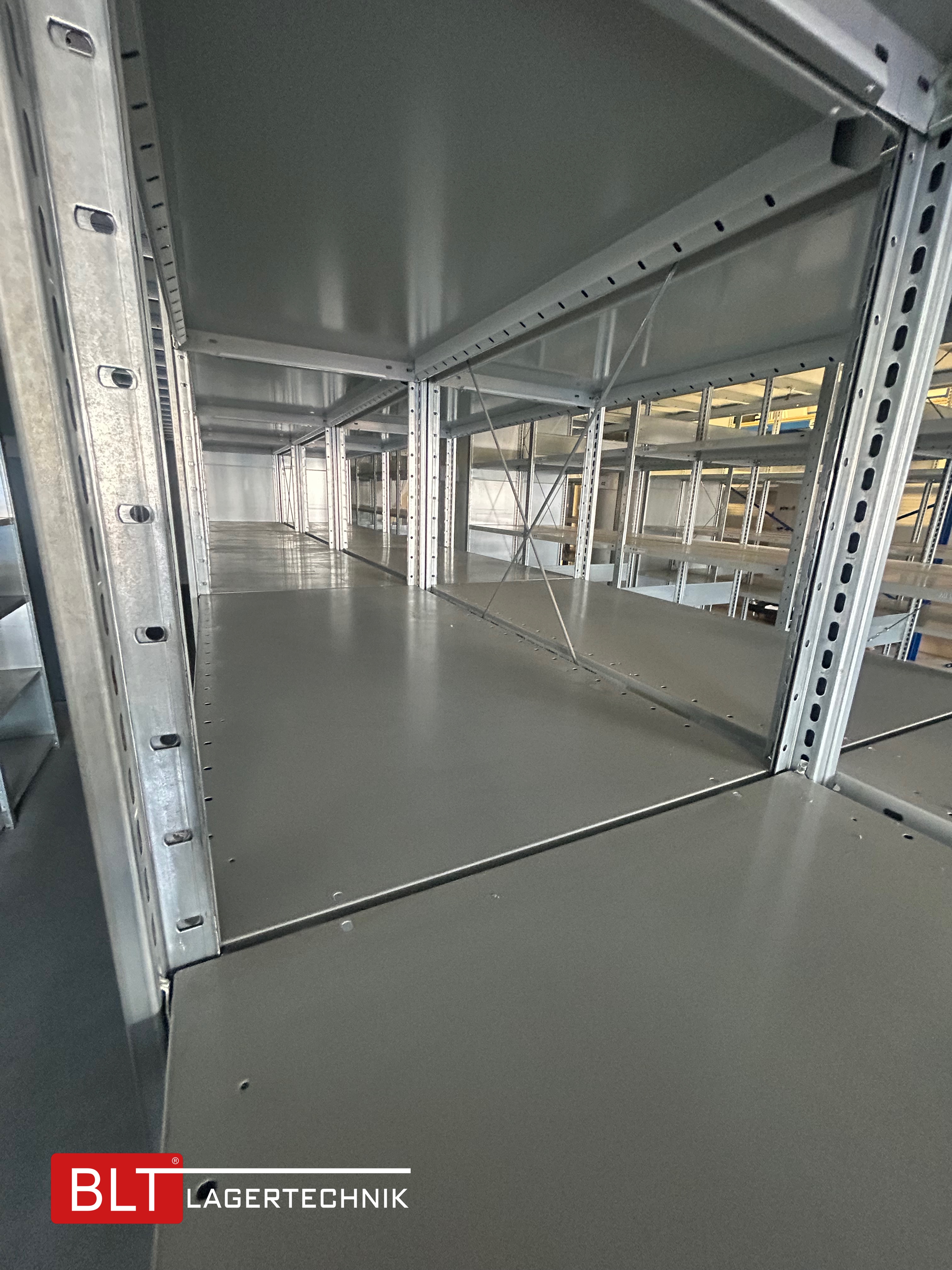 Fachbodenregal Geschossanlage 2 Ebenen META | ca. 20 x 14 m | 500 kg/m² Belastung