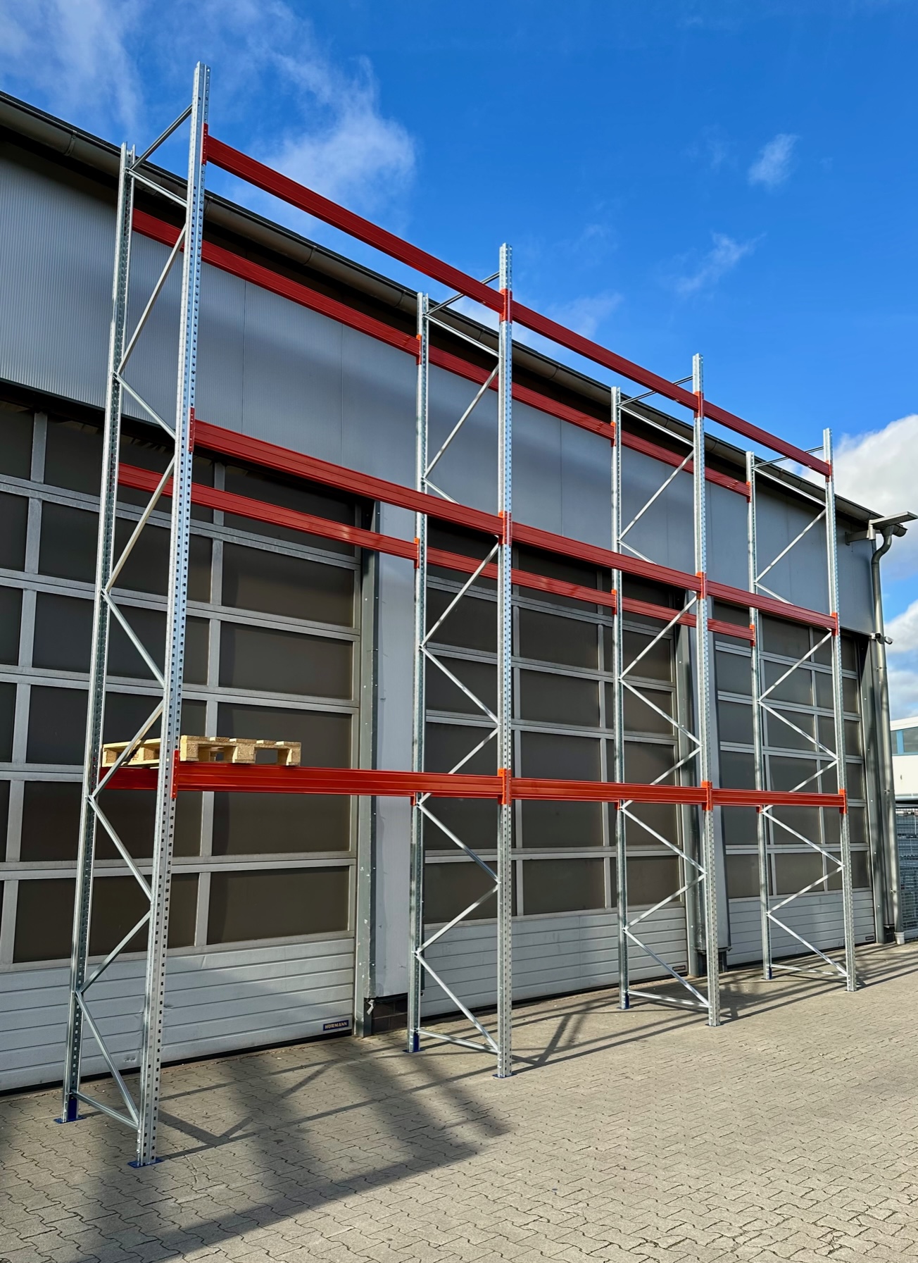 Palettenregal – ca. 8,40 lfm | Höhe 650 cm | Boden + 3 | 3000 kg Fachlast Palettenregal – ca. 8,40 lfm | Höhe 650 cm | Boden + 3 | 3000 kg Fachlast