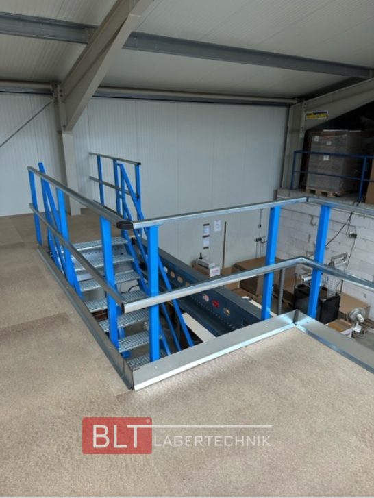 Lagerbühne 5x5 m – Unterkante 2,5 m | 500 kg/m² Traglast | Inkl. Treppe & Doppelflügeltür
