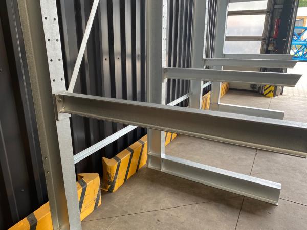 Kragarmregal – 4,03 lfm | Höhe 426 cm | Tiefe 137 cm | 5 Ebenen | 675 kg/Arm | Feuerverzinkt | BLT Kragarmregal Neuware Kragarmregal – 4,03 lfm | Höhe 426 cm | Tiefe 137 cm | 5 Ebenen | 675 kg/Arm | Feuerverzinkt | BLT Kragarmregal Neuware